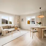 Historical & Sanctuary In Center Apartment Tromsø