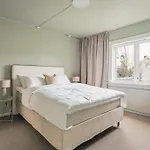 Historical & Sanctuary In Center Apartment